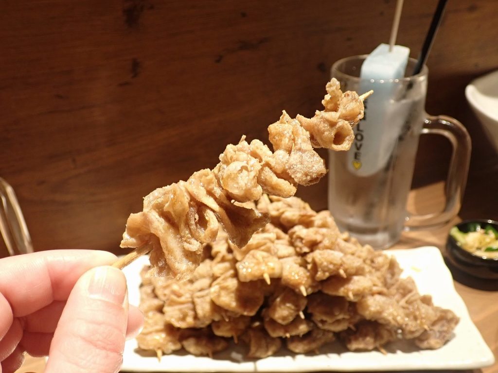 関西発上陸!『伝串 新時代 大阪天満店』で新時代の名物 鶏皮串「伝串ピラミッド」を堪能♪【4/1】 | 大阪キタじゃーなる